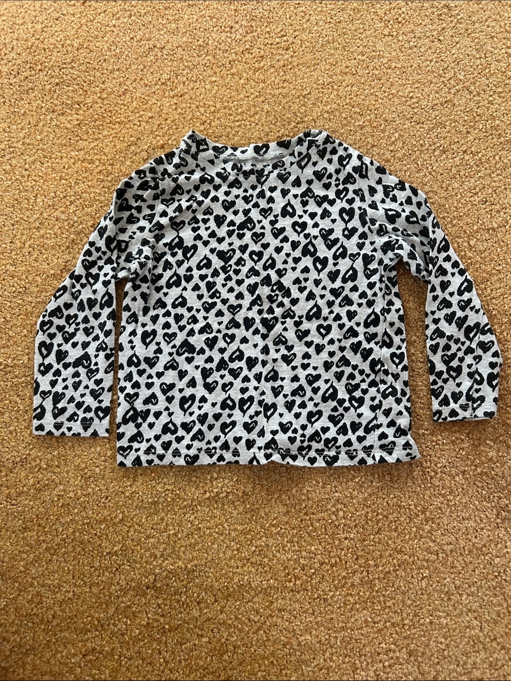 Old Navy Long-Sleeve Heart Print Tee - White & Black